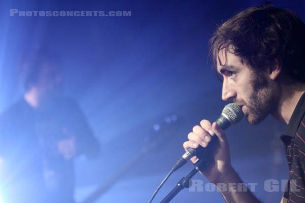 A PLACE TO BURY STRANGERS - 2009-11-19 - PARIS - La Maroquinerie - 